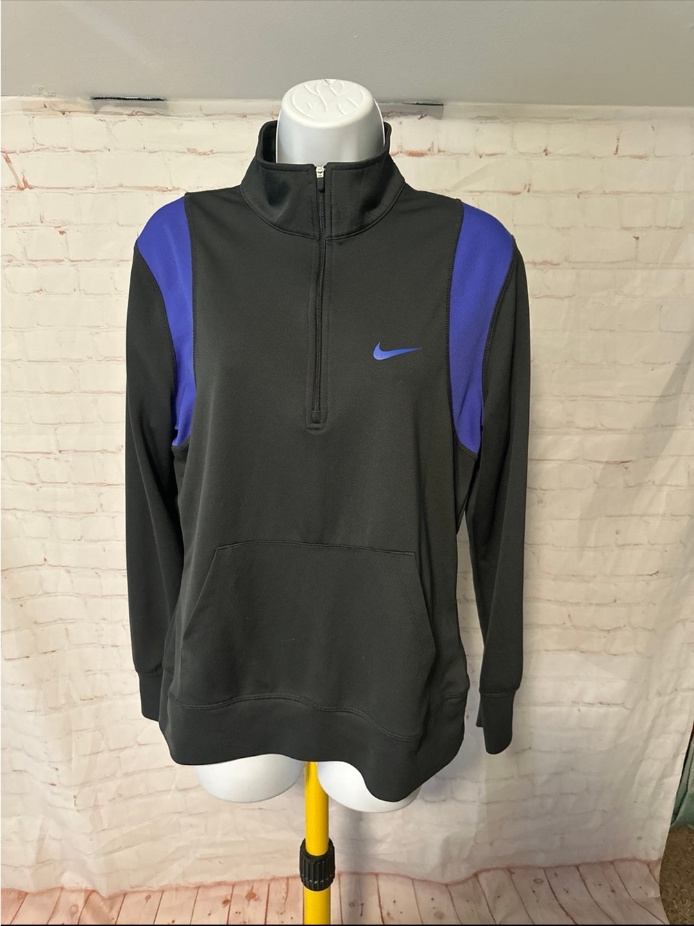 Nike Quarter Zip Running
Jacket Sz L